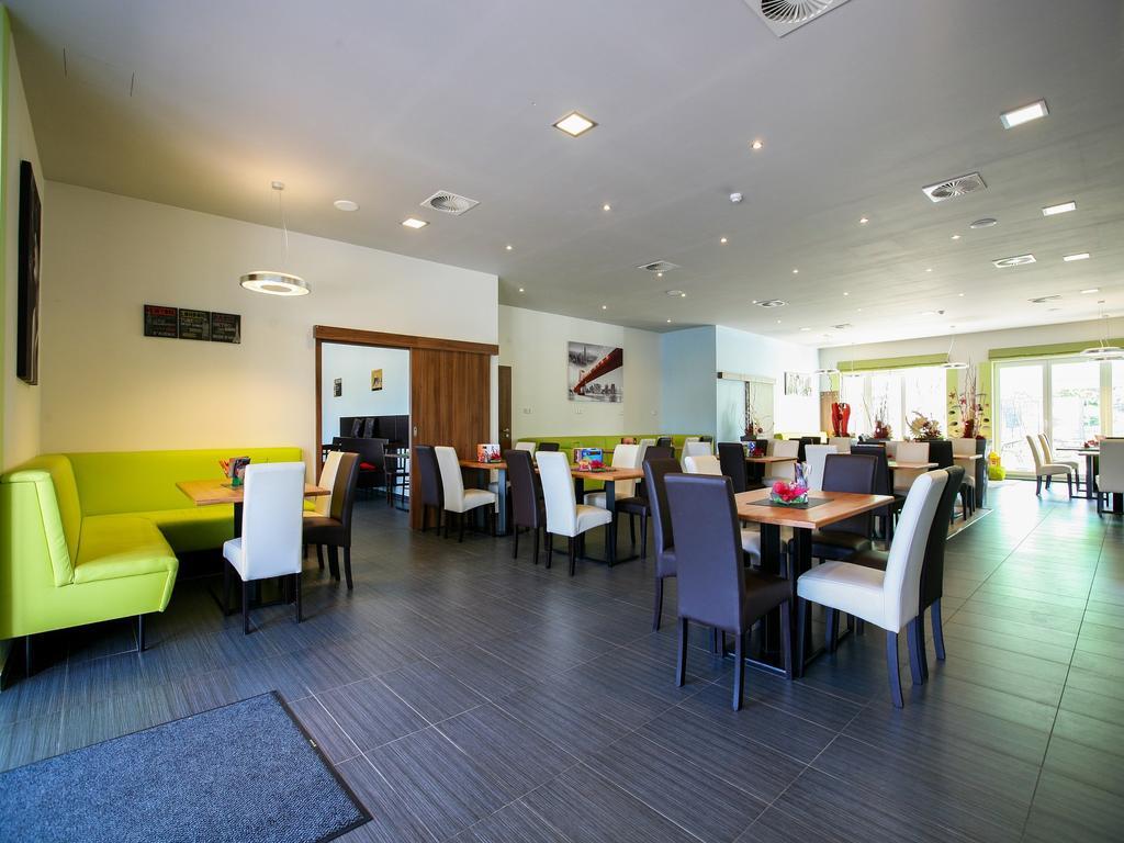Nad Kralovnou Hotel & Restaurant Praha Eksteriør bilde