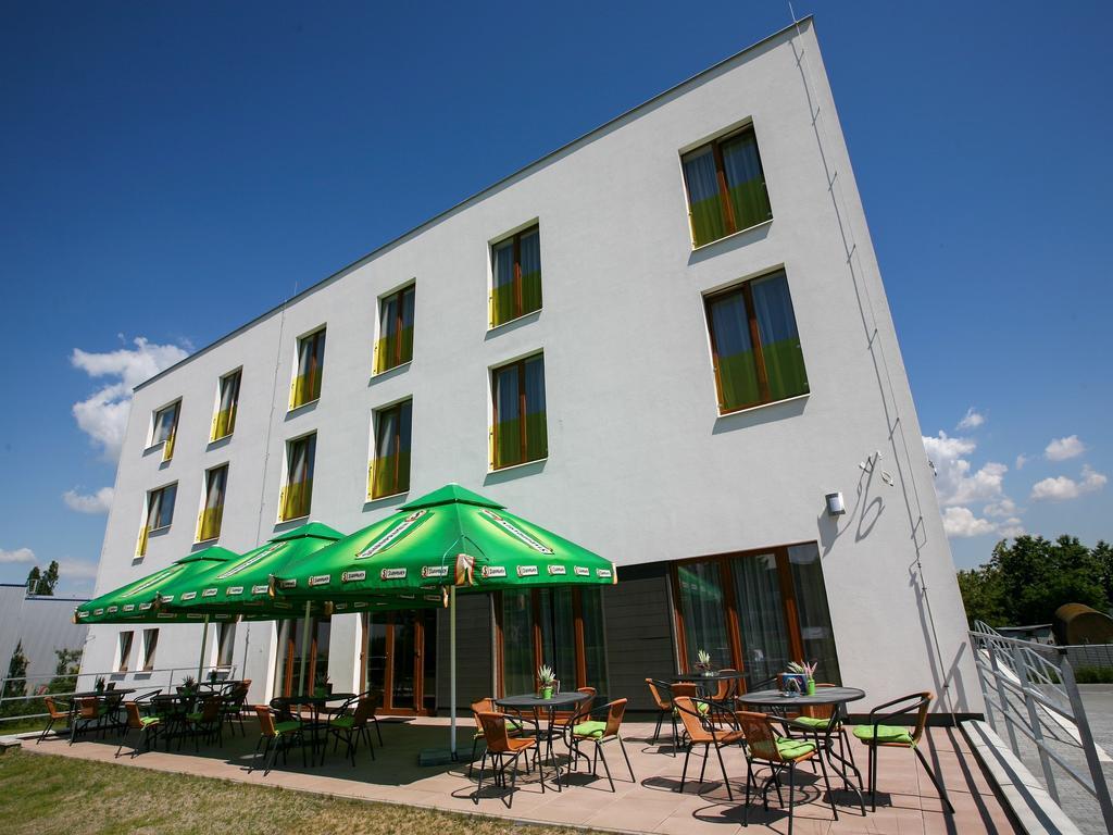 Nad Kralovnou Hotel & Restaurant Praha Eksteriør bilde