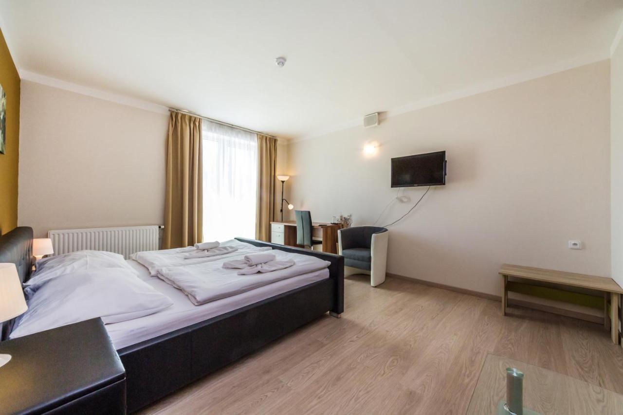 Nad Kralovnou Hotel & Restaurant Praha Eksteriør bilde